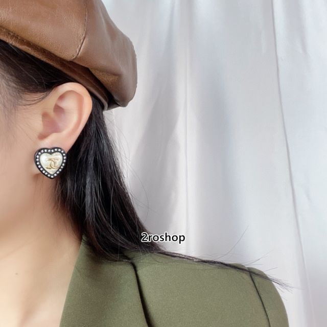 CHANEL 피어싱