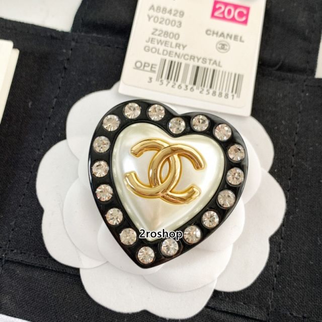 CHANEL 브로치