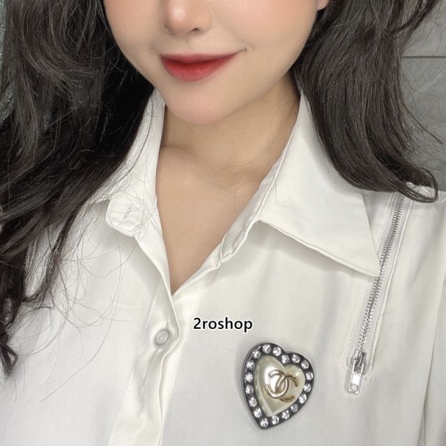 CHANEL 브로치