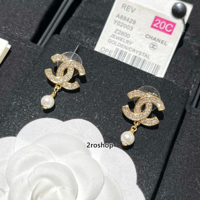 CHANEL 피어싱