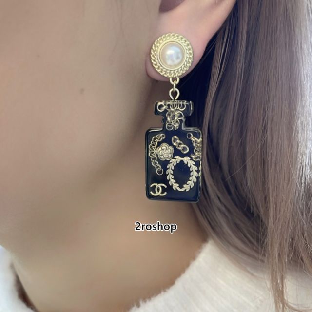 CHANEL 피어싱