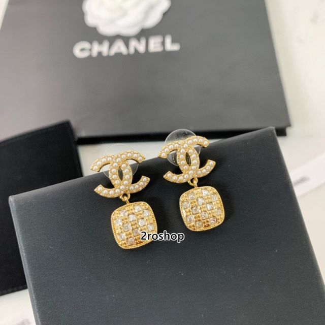 CHANEL 피어싱
