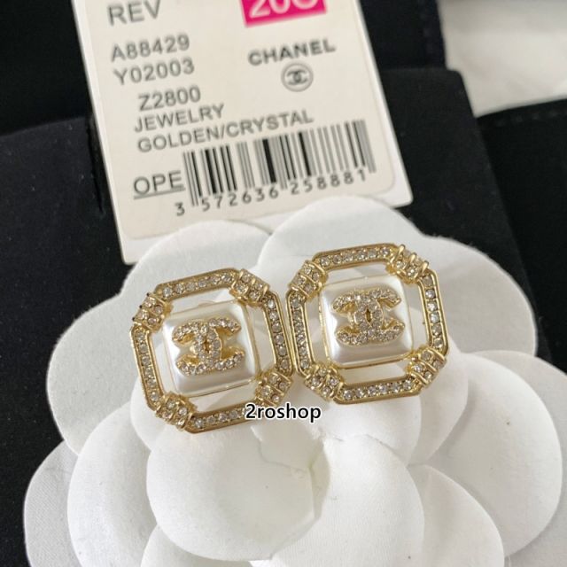 CHANEL 피어싱