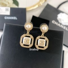 CHANEL 피어싱