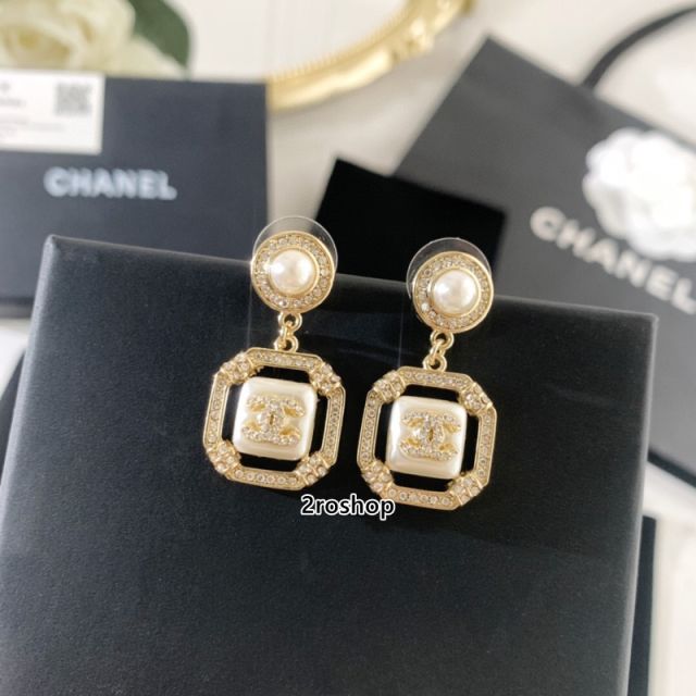 CHANEL 피어싱