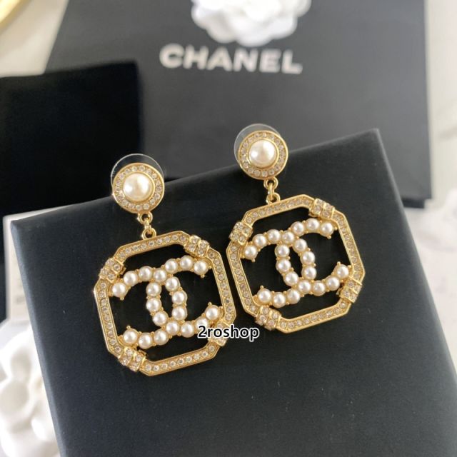 CHANEL 피어싱