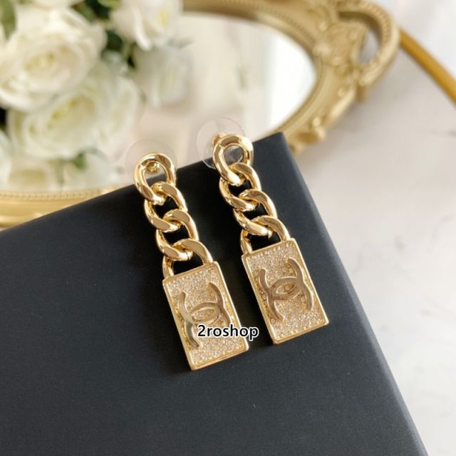 CHANEL 피어싱