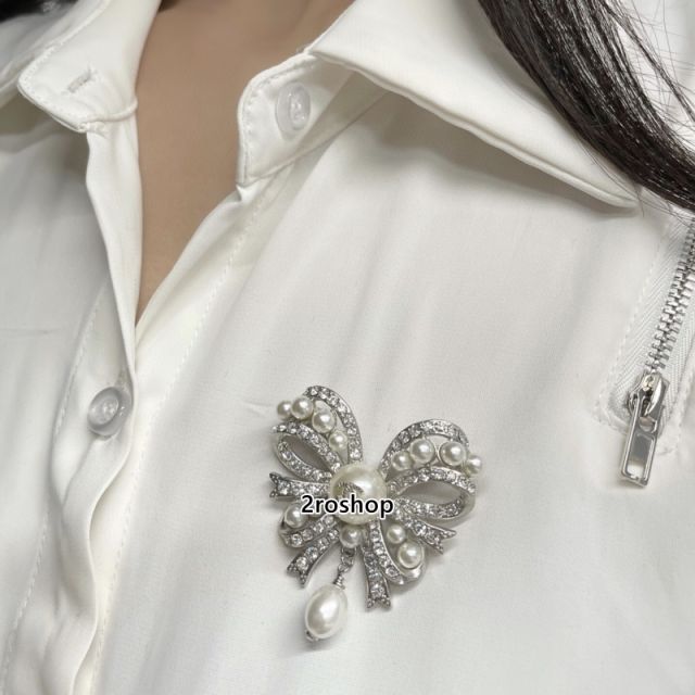 CHANEL 브로치