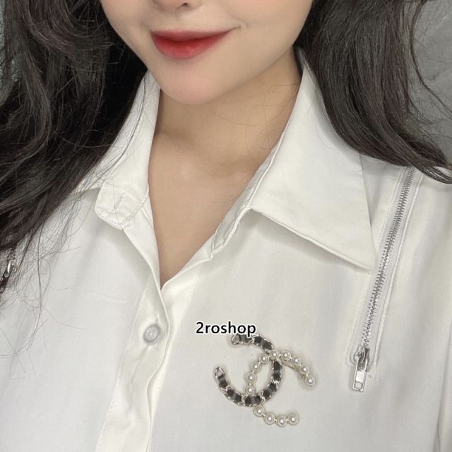 CHANEL 브로치