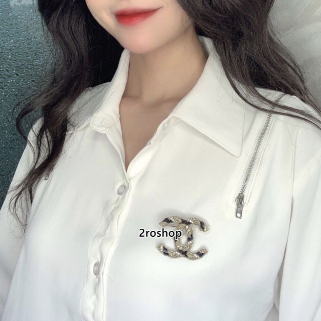 CHANEL 브로치
