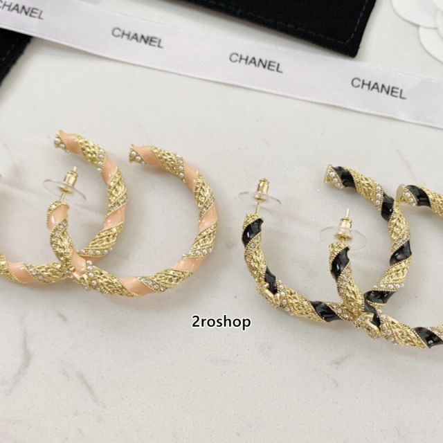 CHANEL 피어싱