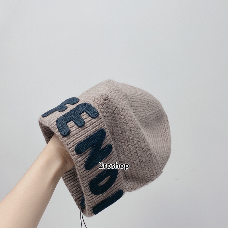펜디모자카키색