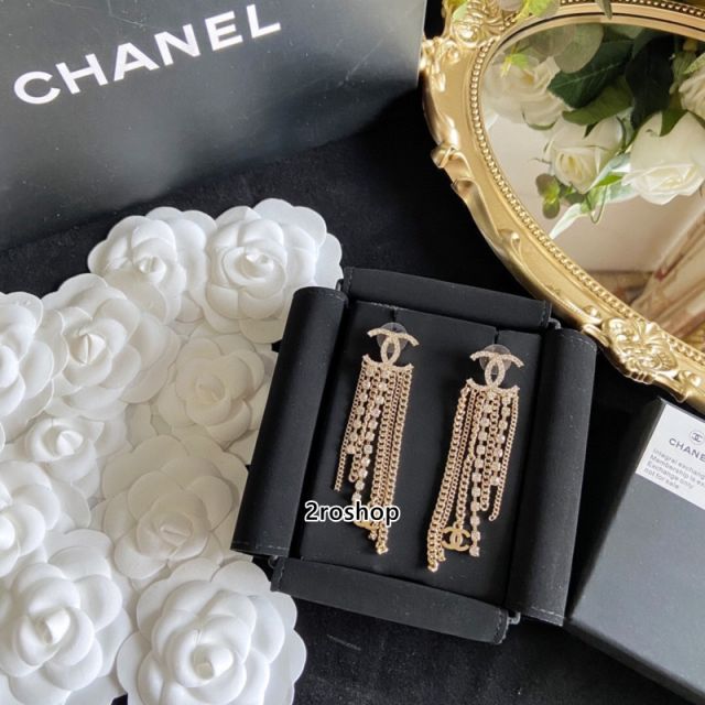 CHANEL 피어싱
