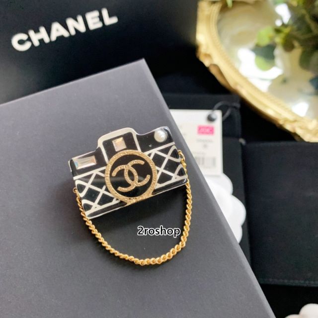 CHANEL 브로치