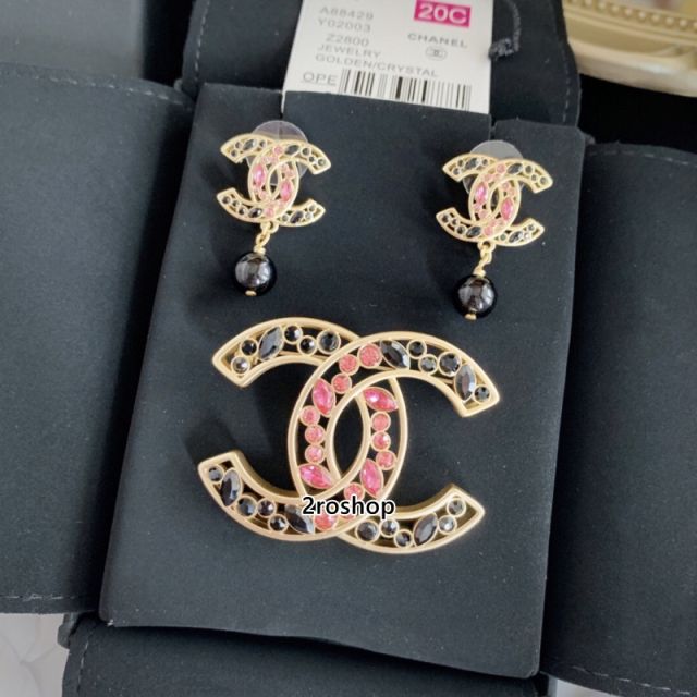 CHANEL 브로치