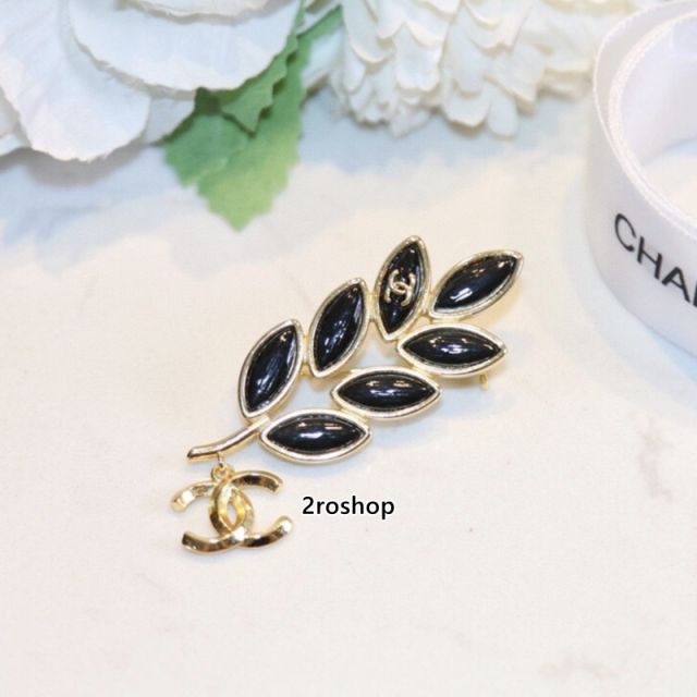 CHANEL 브로치