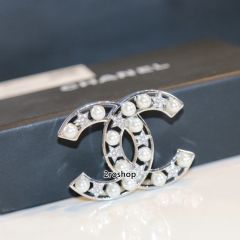 CHANEL 브로치
