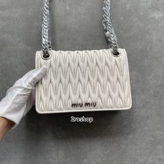 미우미우숄더백