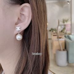 CHANEL 피어싱