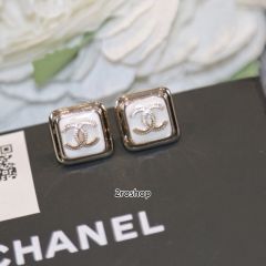 CHANEL피어싱