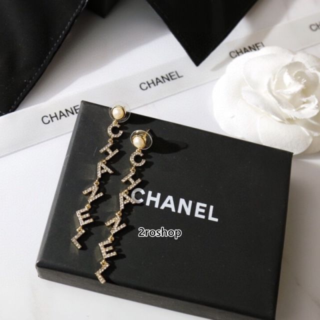 CHANEL 피어싱