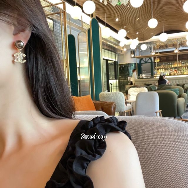 CHANEL 피어싱