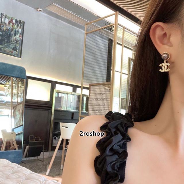CHANEL 피어싱