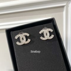 CHANEL 피어싱