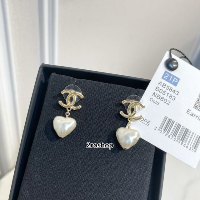 CHANEL 피어싱