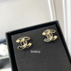CHANEL 피어싱