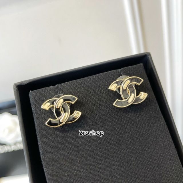 CHANEL 피어싱