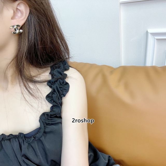 CHANEL 피어싱