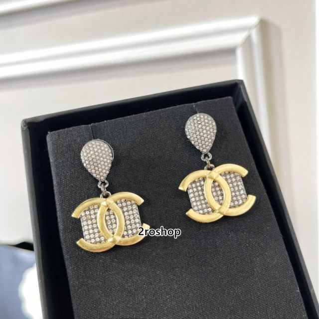 CHANEL 피어싱