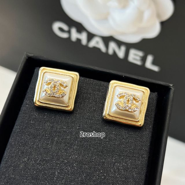 CHANEL 피어싱
