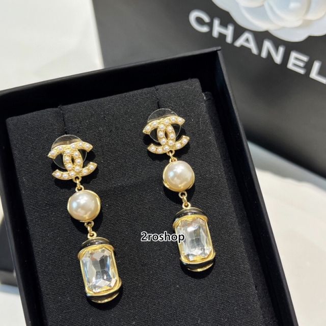 CHANEL 피어싱