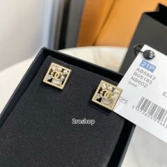 CHANEL 피어싱