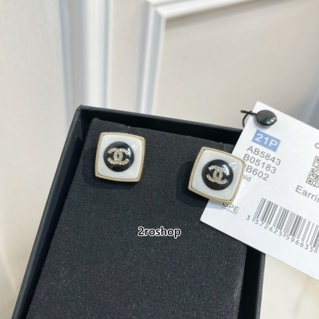 CHANEL 피어싱