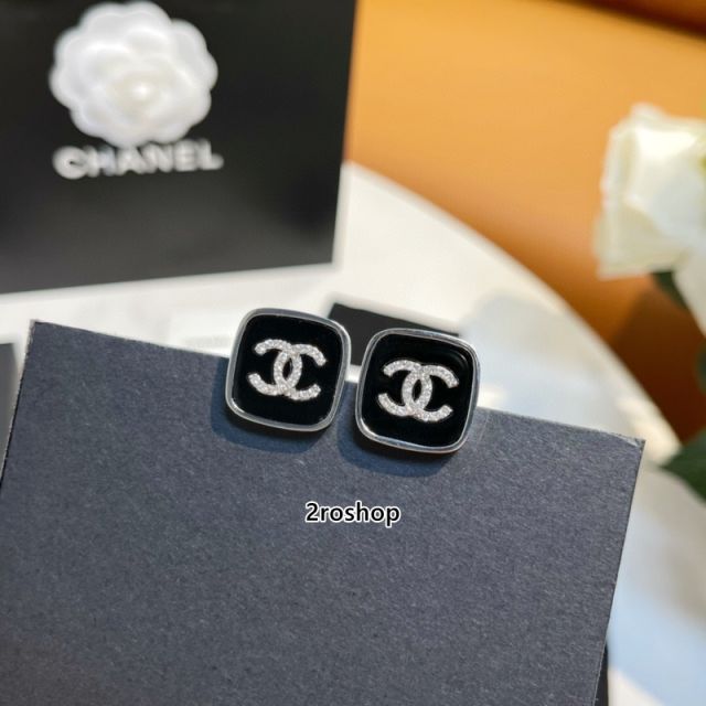 CHANEL 피어싱