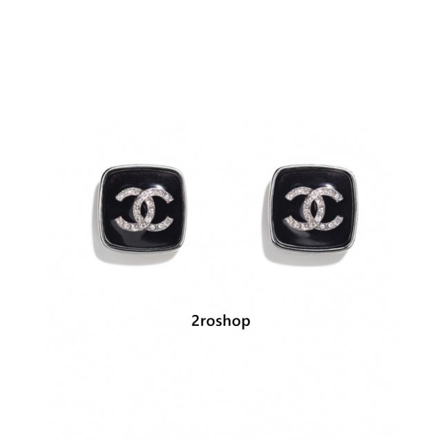 CHANEL 피어싱