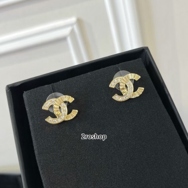 CHANEL 피어싱
