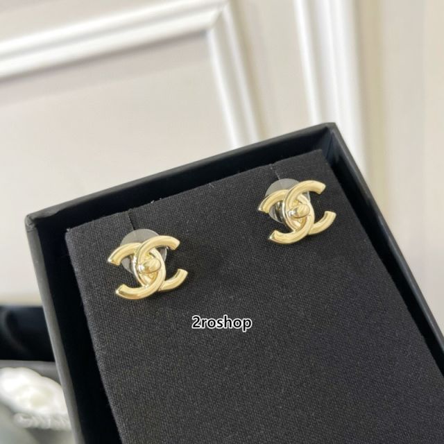 CHANEL 피어싱