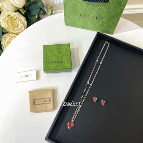 GUCCI 피어싱