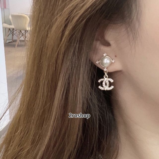 CHANEL 피어싱