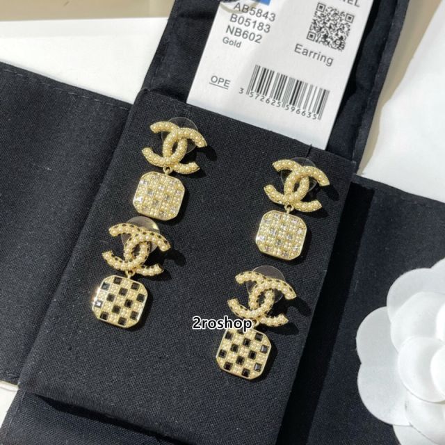 CHANEL 피어싱