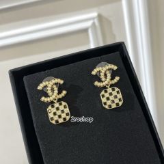CHANEL 피어싱