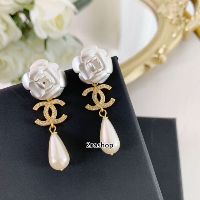 CHANEL 피어싱