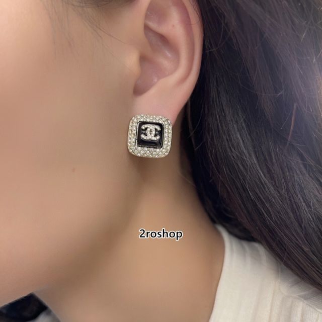 CHANEL 피어싱