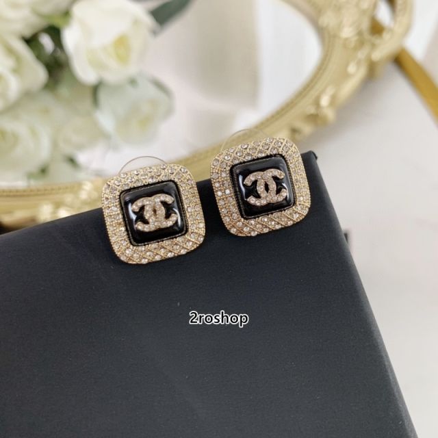 CHANEL 피어싱