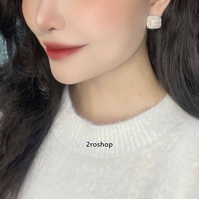 CHANEL 피어싱