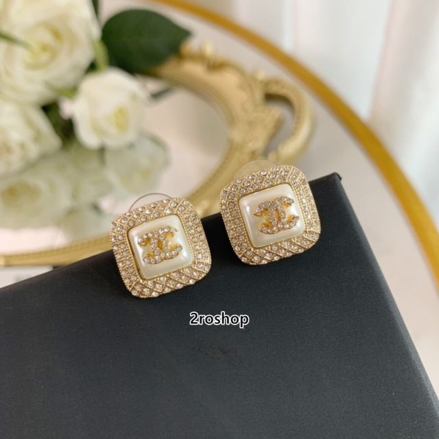 CHANEL 피어싱